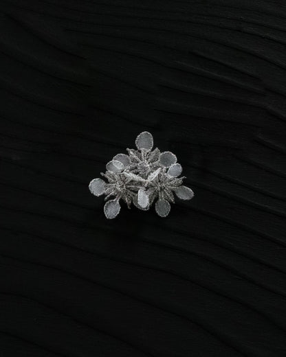 KUMOMAGUSA mini brooch