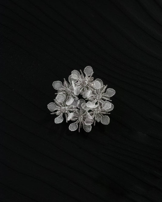 KUMOMAGUSA BOUQUET brooch