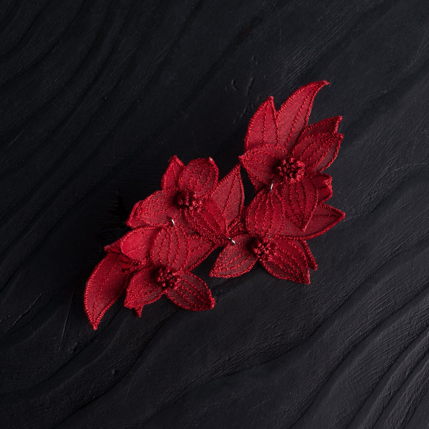 TSUYUKUSA brooch Red