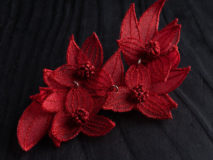 TSUYUKUSA brooch Red