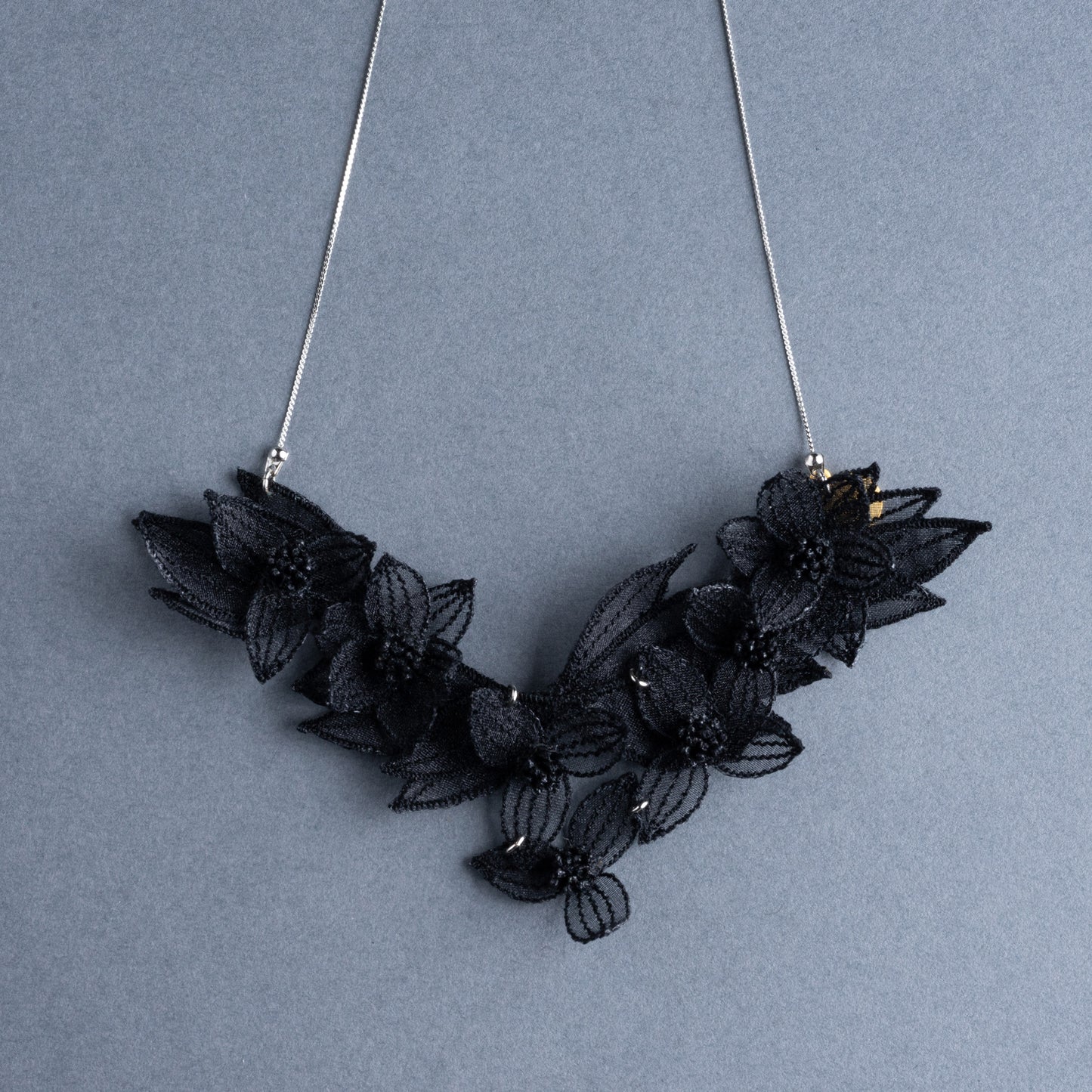 TSUYUKUSA necklace Black
