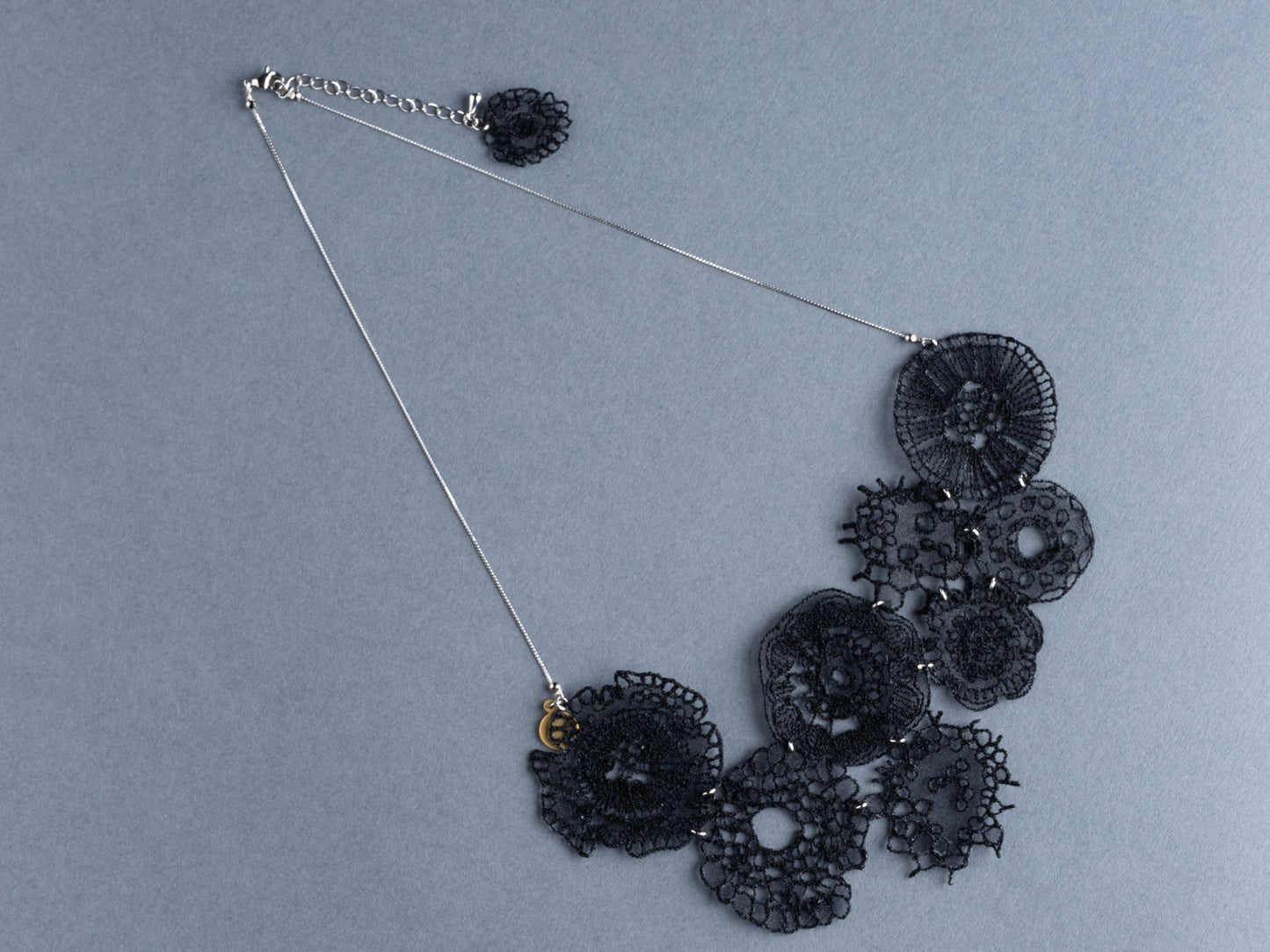 維管束 Lace necklace Black