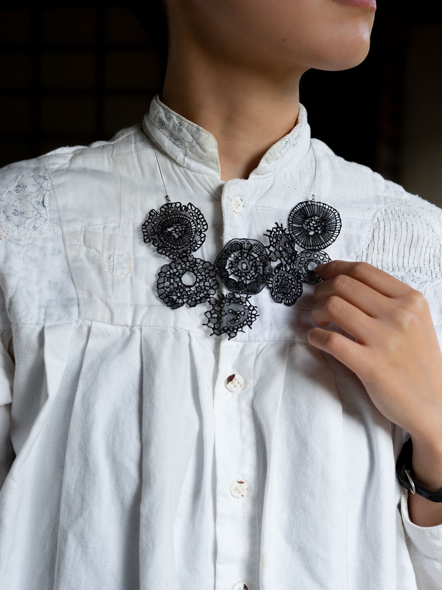 維管束 Lace necklace Black