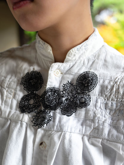 維管束 Lace necklace Black